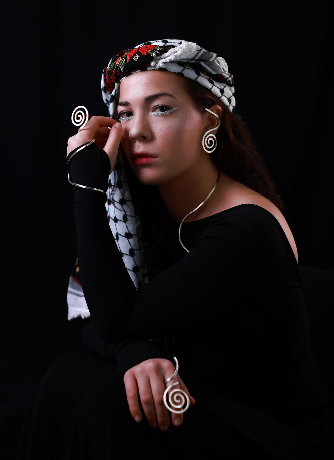 Avant-garde_statement_jewelry Palestine