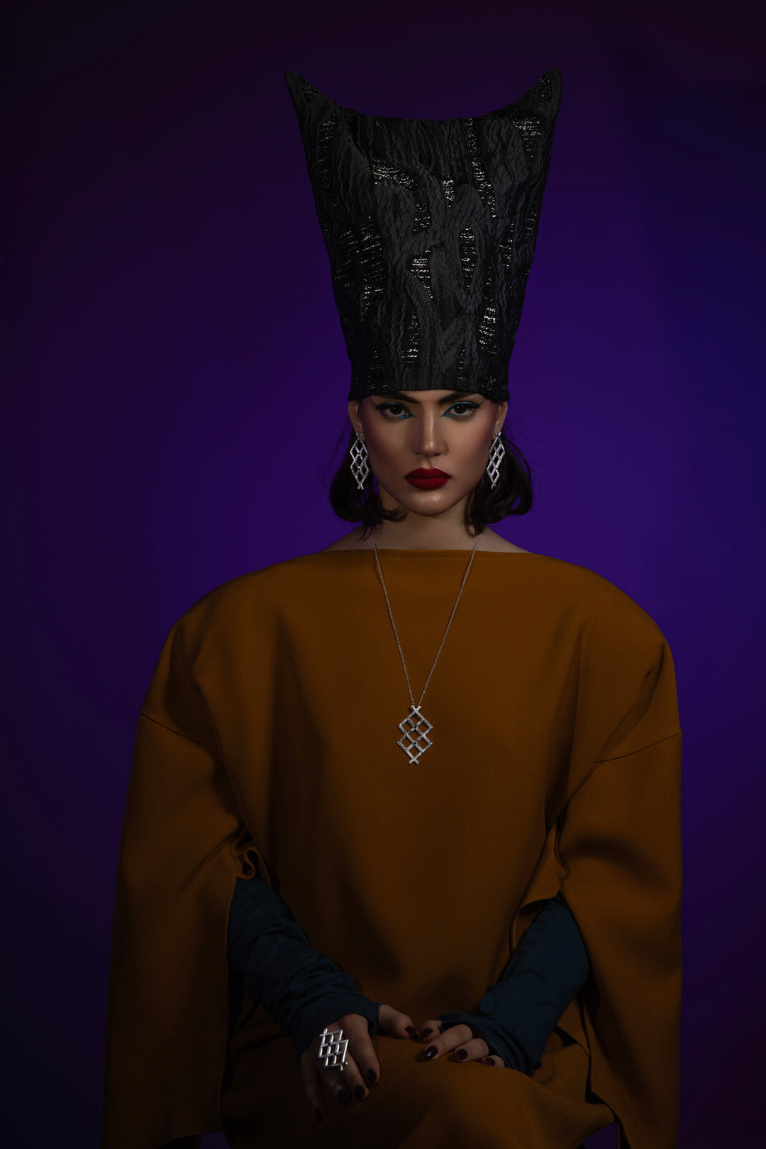 Mystic Hat, the unique Avant-garde fashion accessory