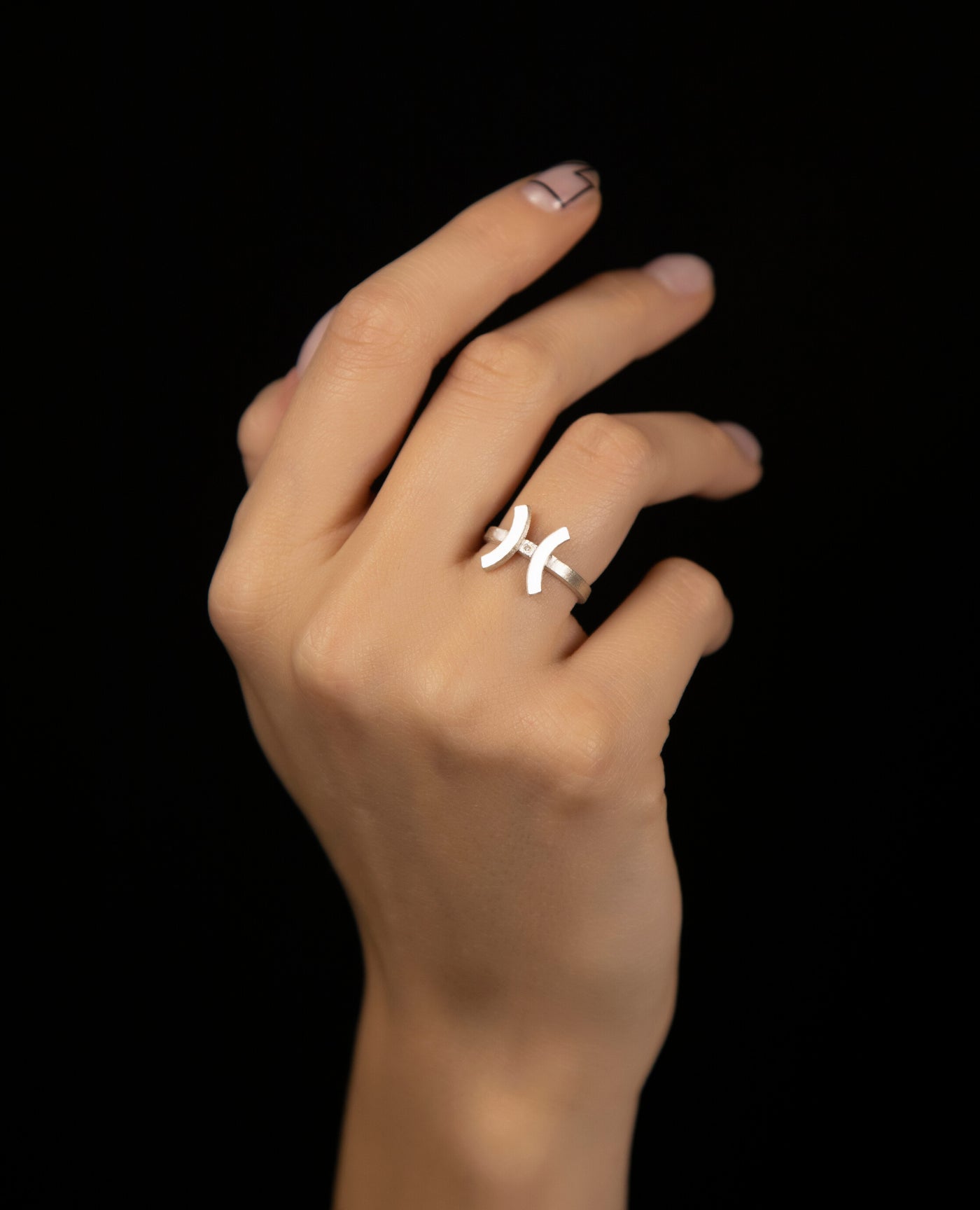 Unisex Pisces Ring in Sterling Silver 925 with a Diamonds.