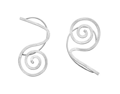 Los manguitos de la oreja del signo Leo, completamente hechos a mano de Plata de Primera Ley, con Diamantes de 0,03 quilates. #metal_plata-de-primera-ley